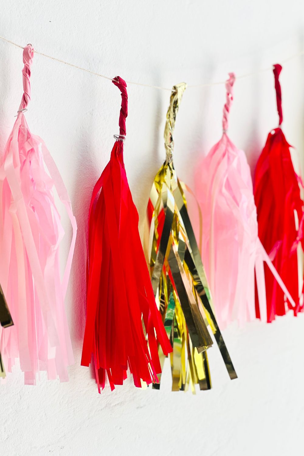 TASSEL GARLAND - RED/PINK