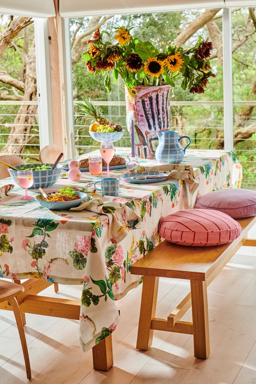 Bouquet Beauty Linen Tablecloth - Round