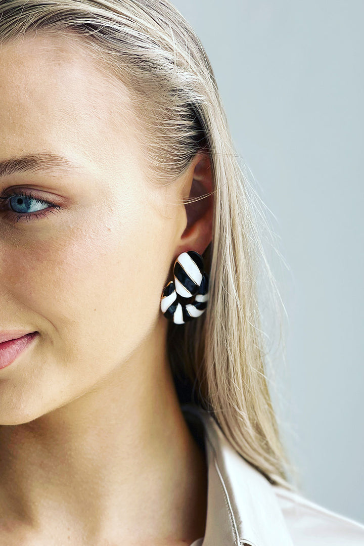 THE RACING STRIPE EARRING - BLACK