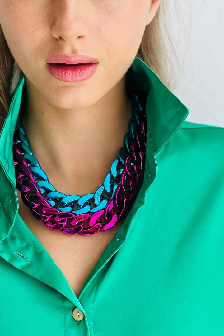 the MET CHAIN NECKLACE - Metallic Fuschia