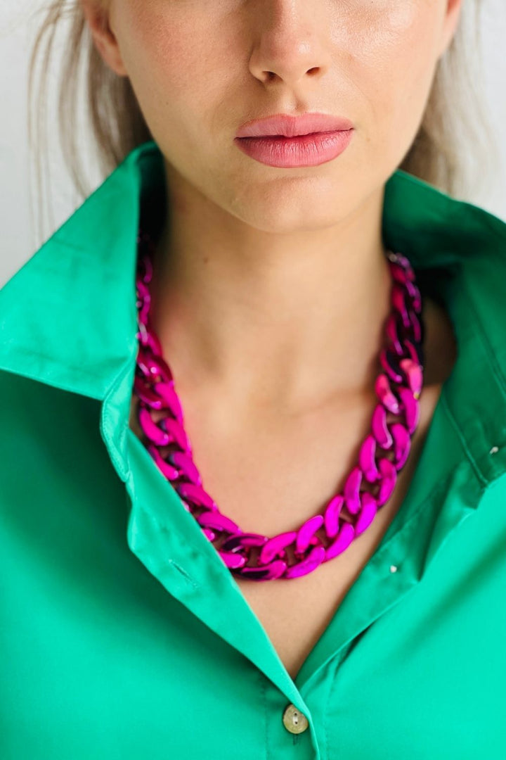 the MET CHAIN NECKLACE - Metallic Fuschia